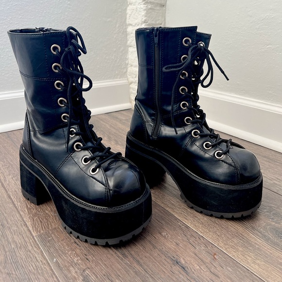 Demonia Shoes - Demonia Ranger-301 Platform Boots